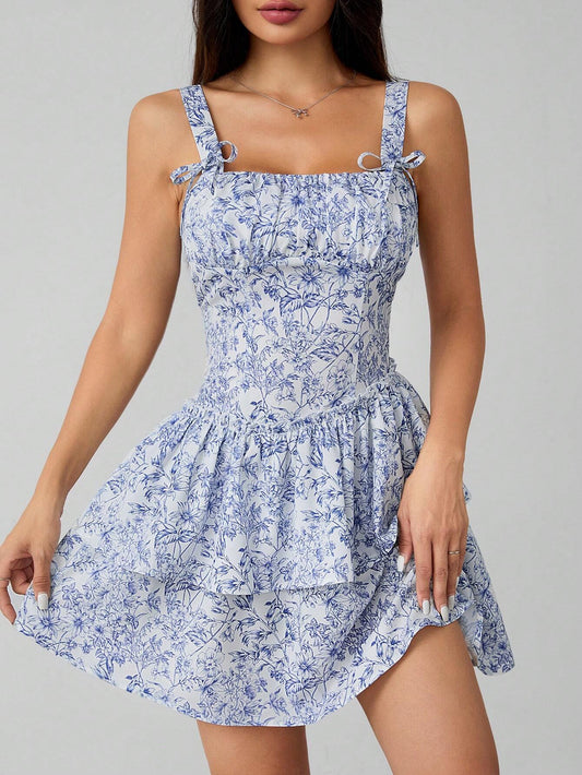 SHEIN PETITE Vestido romántico con cintura oblicua estampado en porcelana azul y blanca con fondo blanco