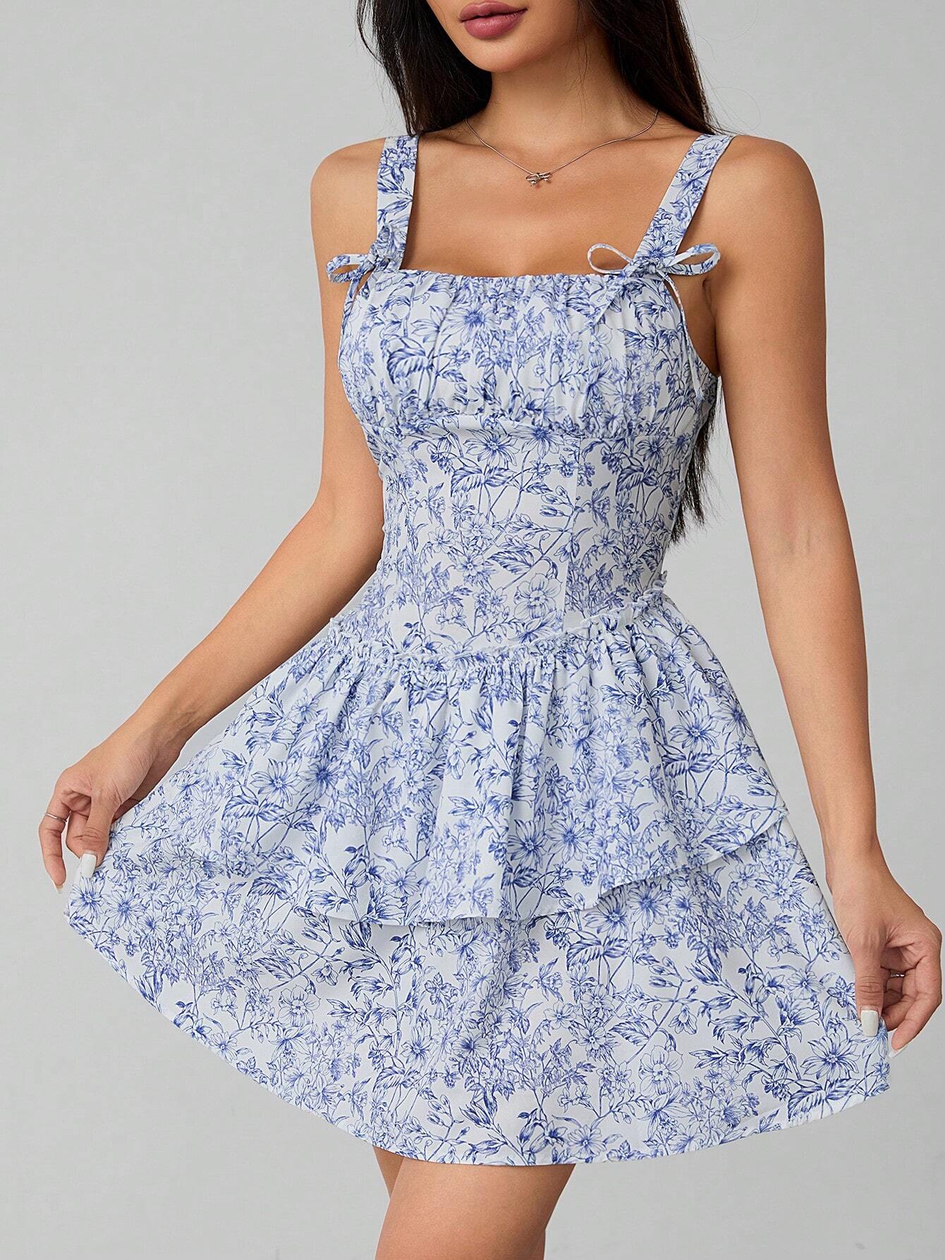 SHEIN PETITE Vestido romántico con cintura oblicua estampado en porcelana azul y blanca con fondo blanco
