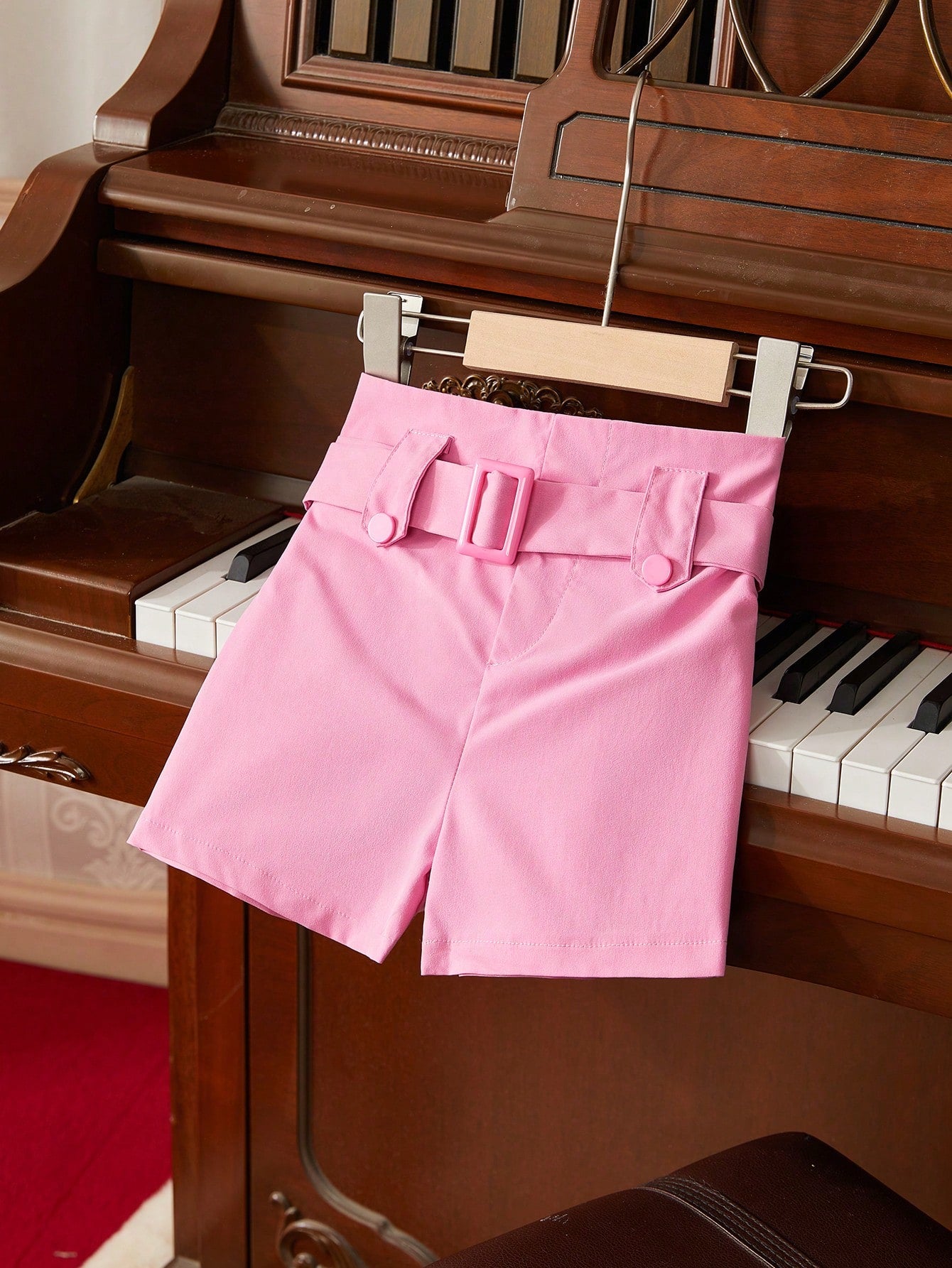 SHEIN Pantalones cortos casuales para niña con cinturón para uso diario, verano