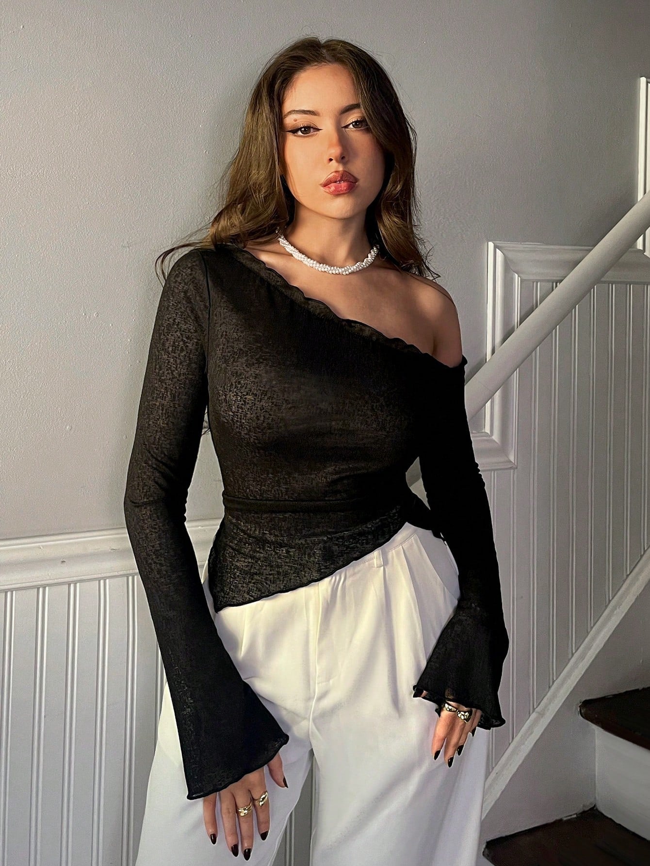 SHEIN Privé Blusa elegante y minimalista de mujer, de manga larga, con ajuste ceñido y bajo asimétrico de encaje negro