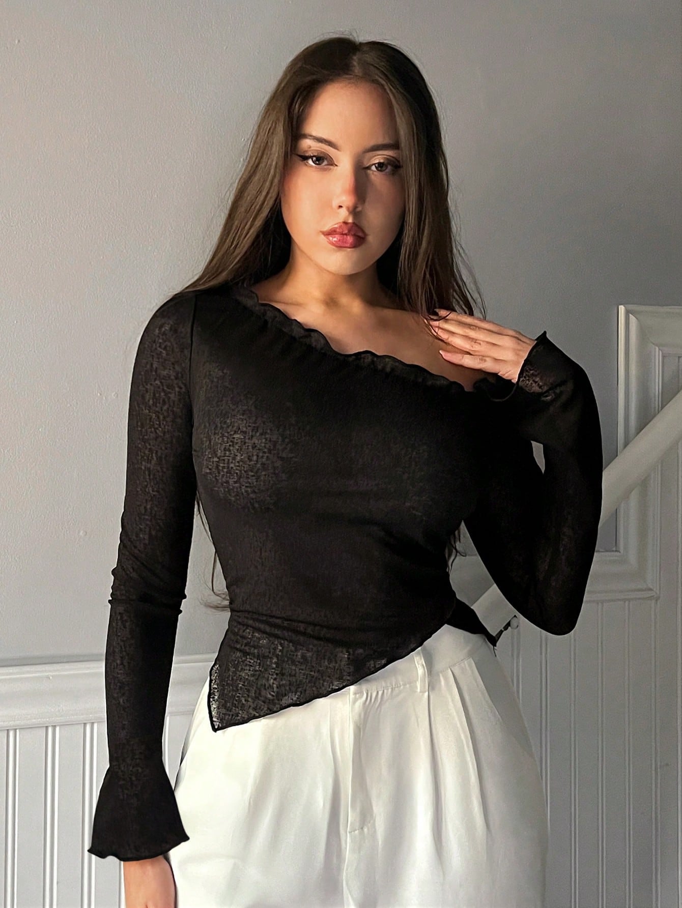 SHEIN Privé Blusa elegante y minimalista de mujer, de manga larga, con ajuste ceñido y bajo asimétrico de encaje negro