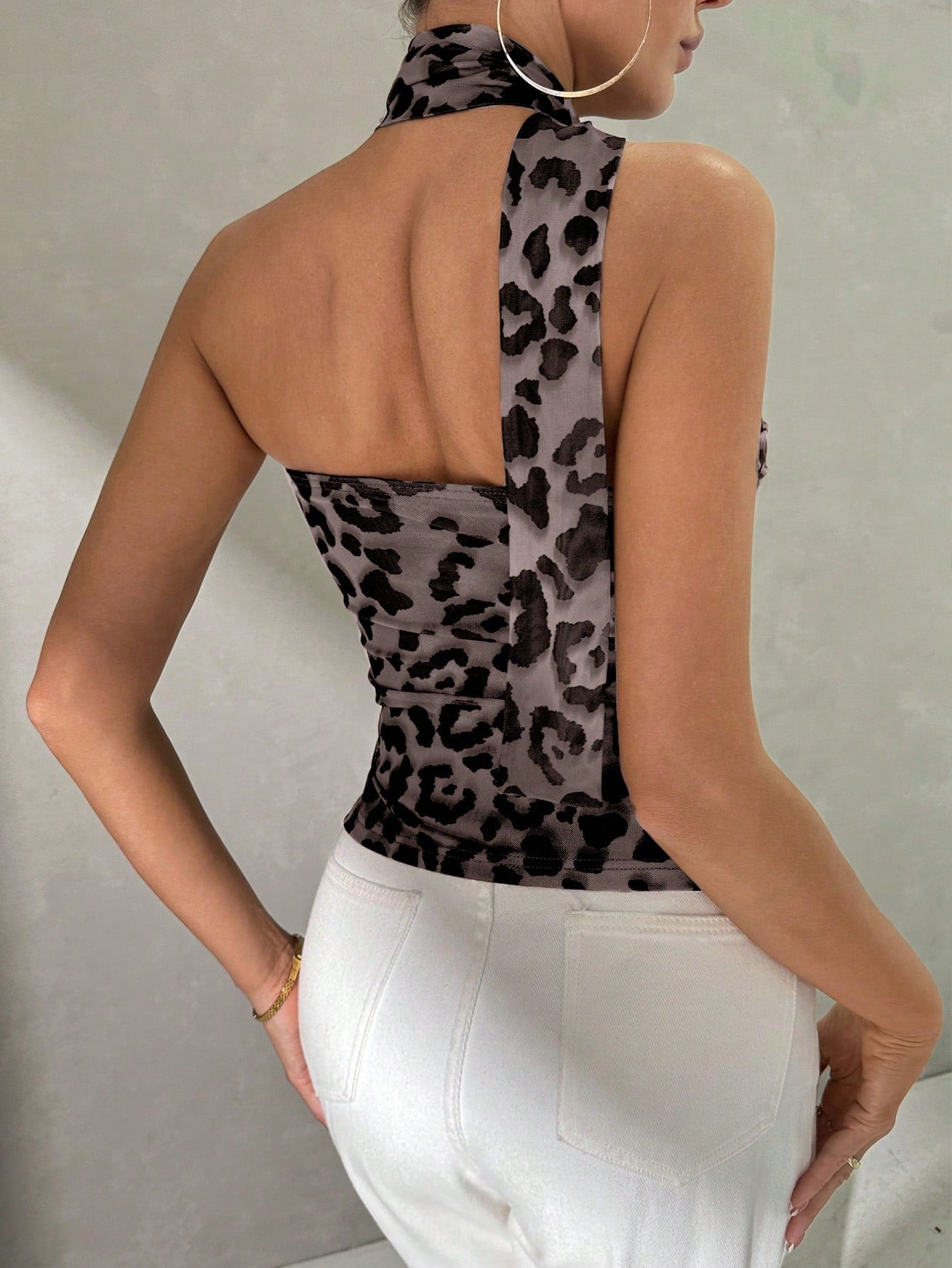 SHEIN Privé Top bandeau ajustado con volante de estampado de leopardo, elegante y moderno, para mujer en festival de música de verano