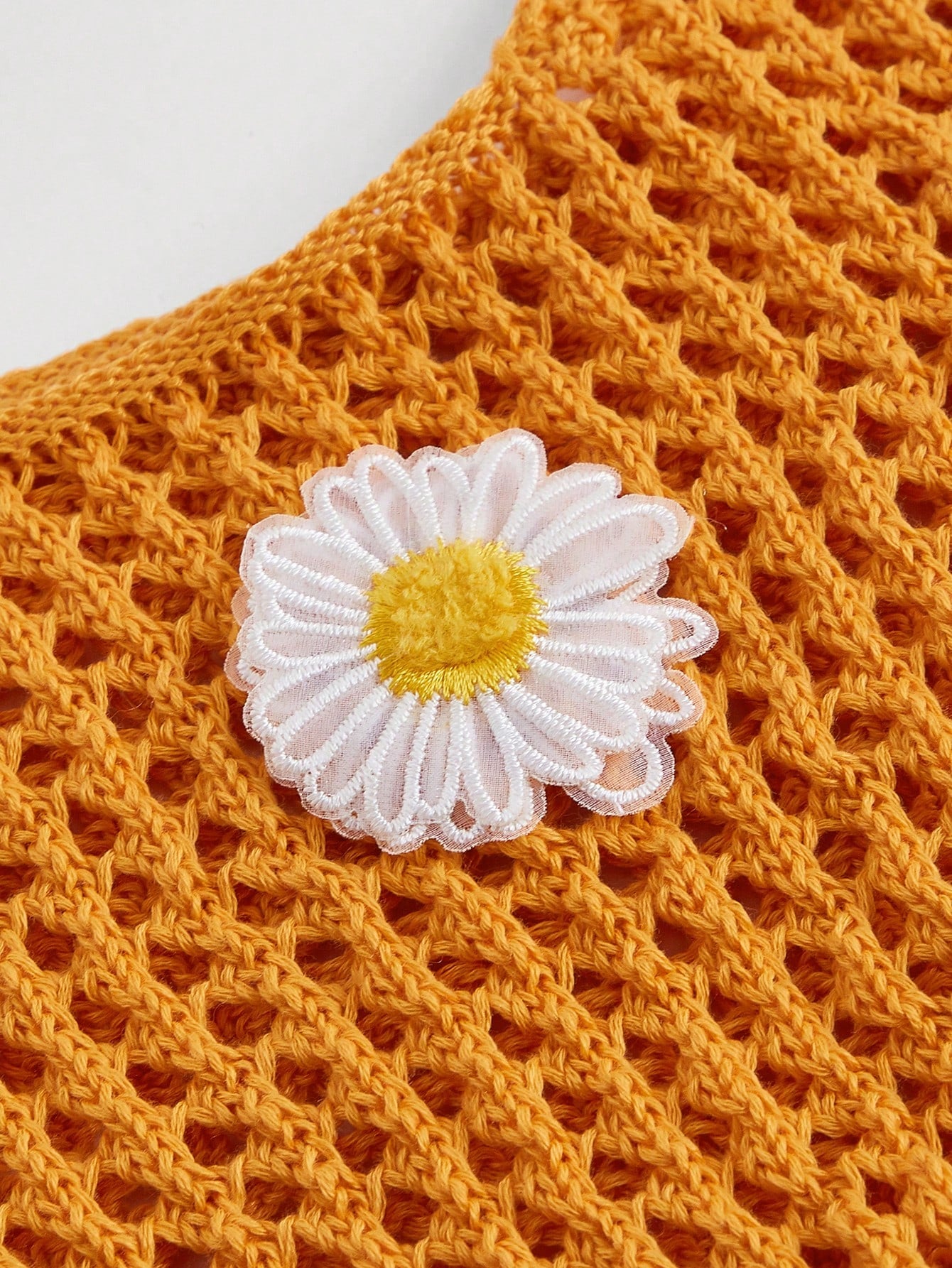 SHEIN Qutie Top De Punto Con Diseño De Bordado De Margaritas Y Calado