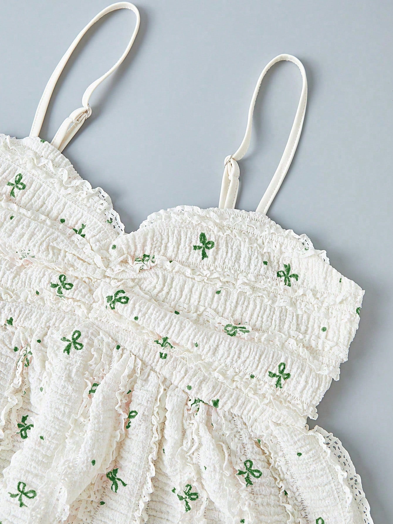 SHEIN Relaxiva Camisola con estampado de mariposa, plisada y con volantes en el bajo para mujer