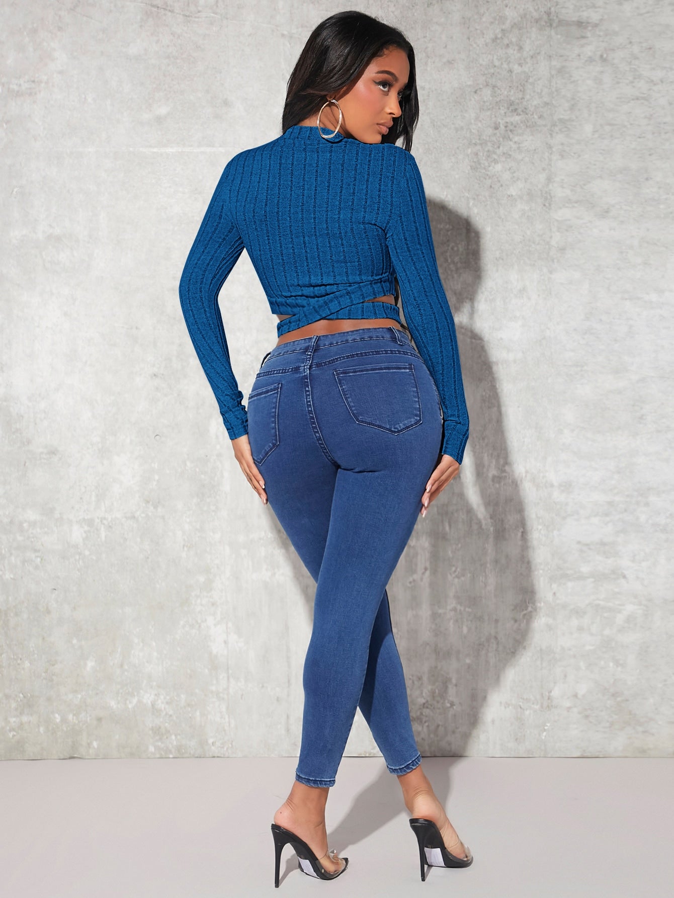 SHEIN SXY Camiseta crop bajo con tira cruzada