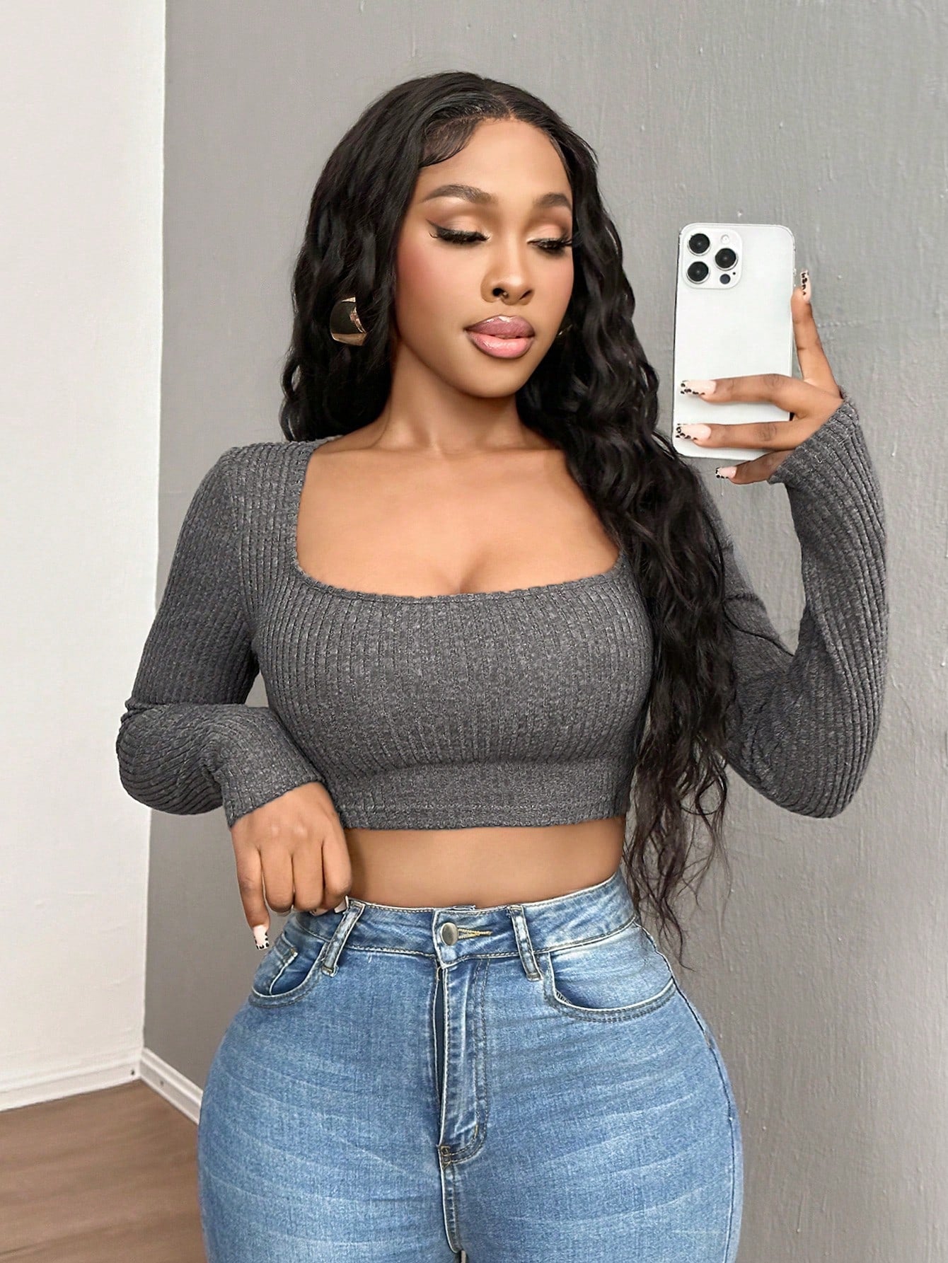 SHEIN SXY Camiseta de manga larga con cuello redondo grande tejida a rayas con textura gris para mujeres en otoño