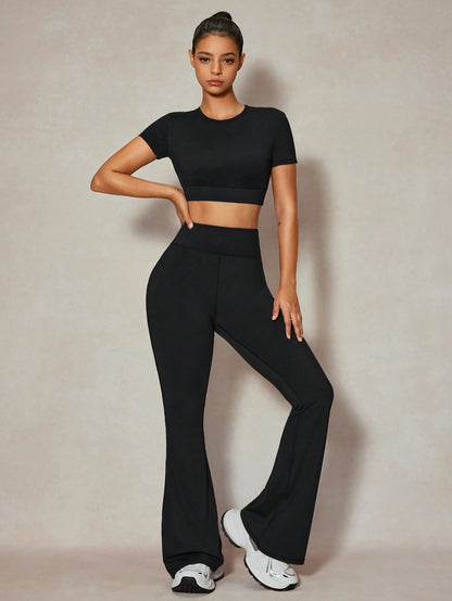 SHEIN Sport Lifespree Conjunto deportivo de lujo informal de camiseta de manga corta de cuello redondo lisa y pantalones acampanados para mujer