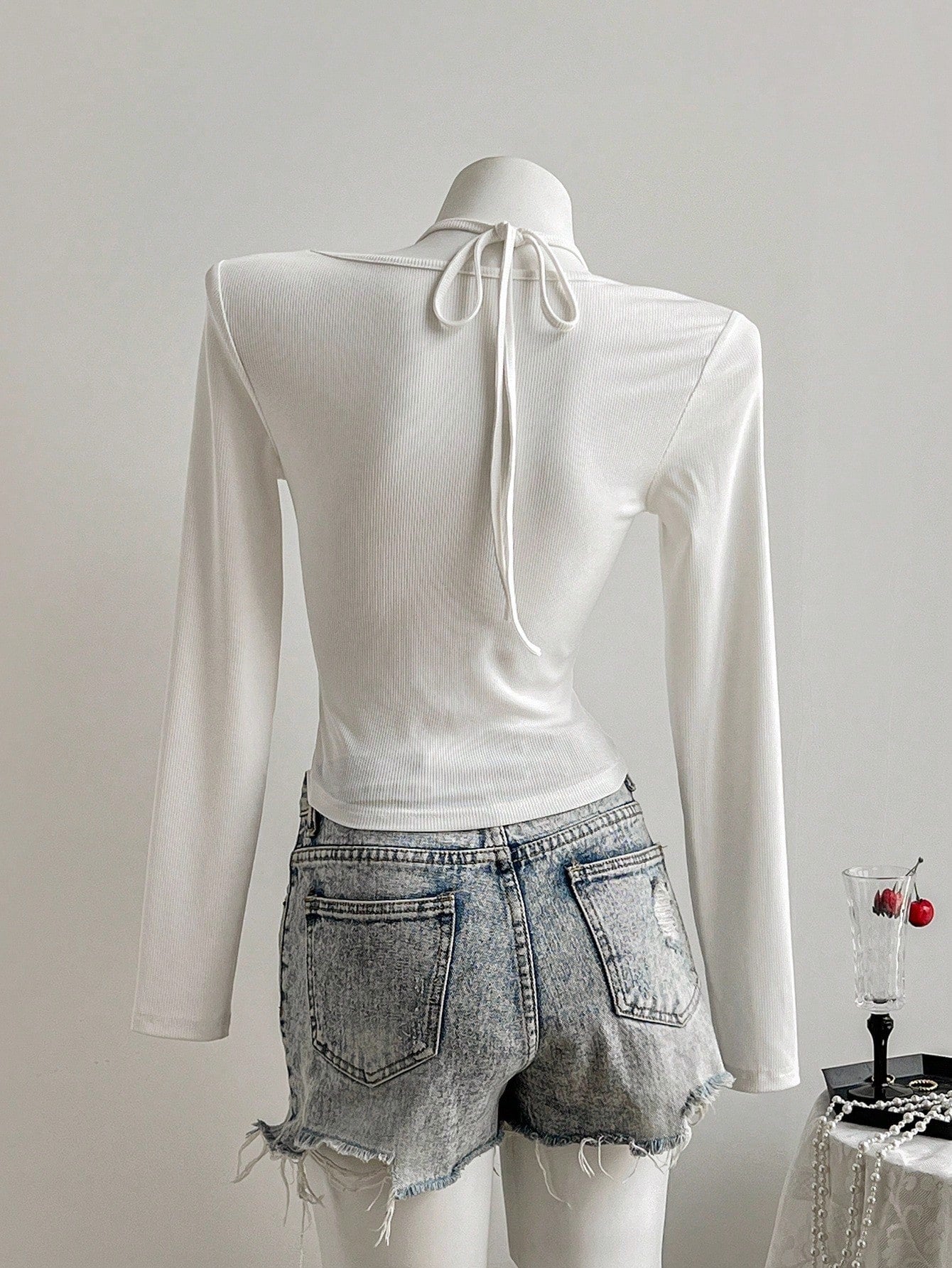 SHEIN Unity Camiseta ajustada de manga larga con cuello en V, parches de encaje y punto acanalado negro. Elegante y vintage, ideal para ir a trabajar, casual, citas, primavera/otoño