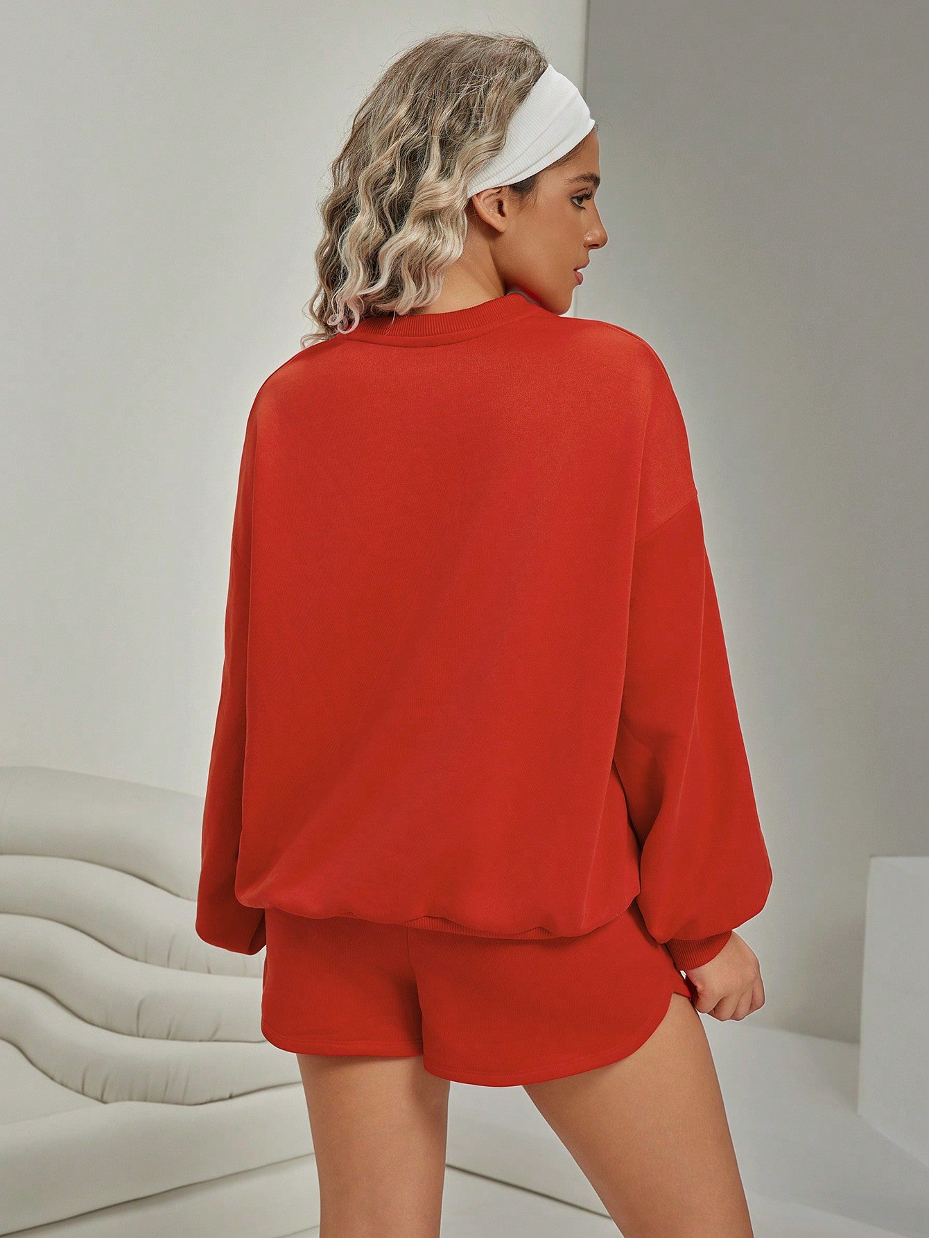 SHEIN VARSITIE 2 piezas Conjunto casual de top de manga larga con cuello redondo y estampado de letra, y shorts para mujer