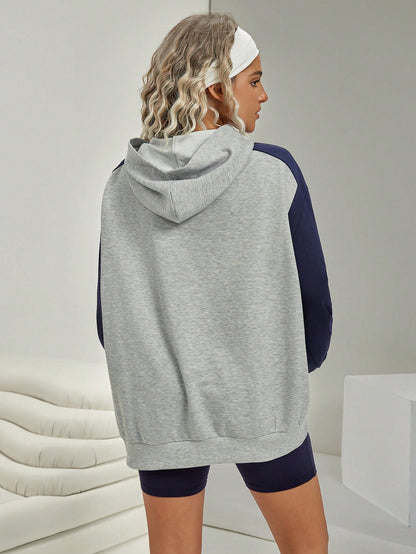 SHEIN VARSITIE Conjunto casual de 2 piezas para mujer con sudadera con capucha en color contrastante y pantalones cortos lisos