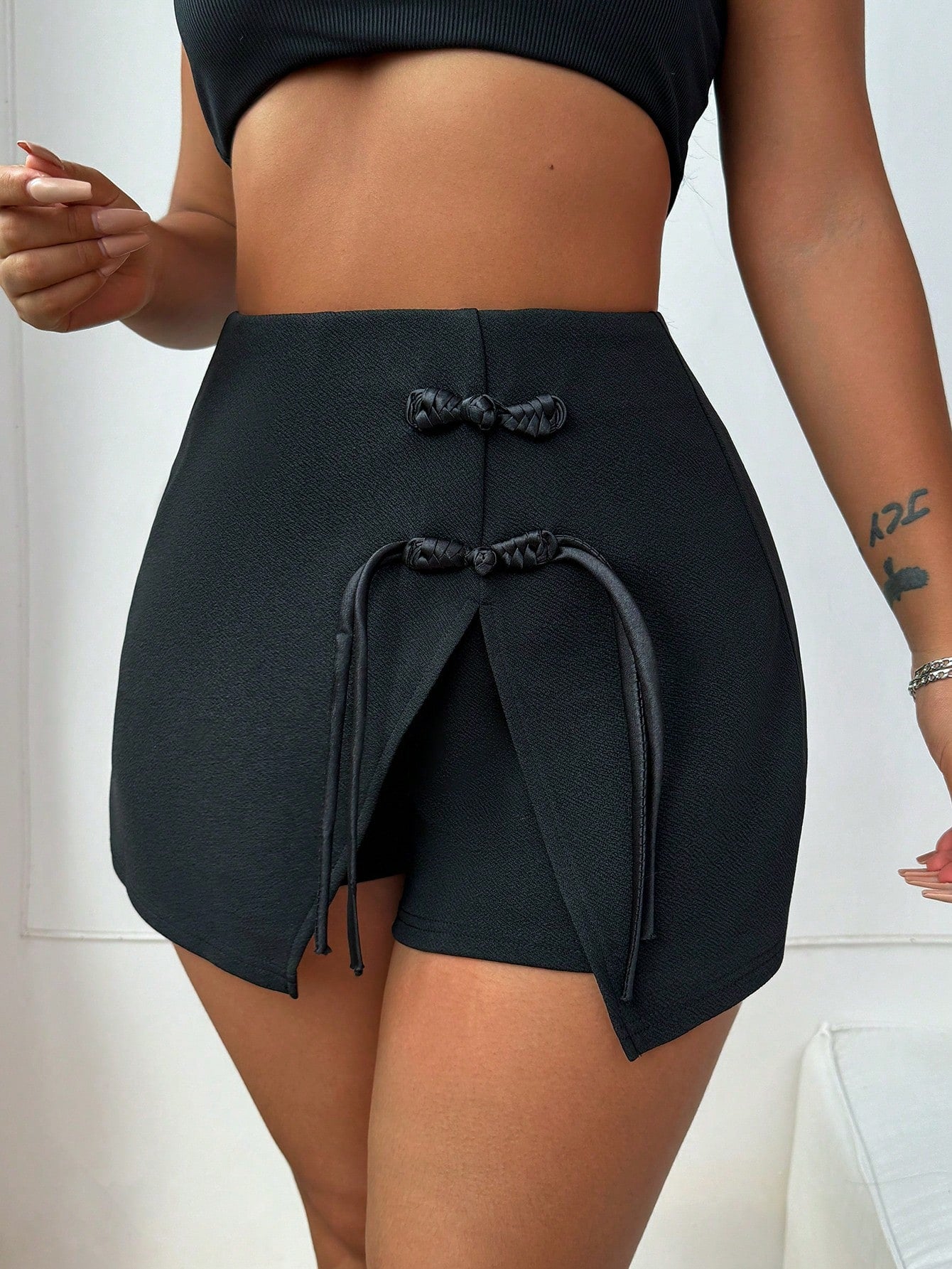 SHEIN SXY Skort con detalle frontal de moño y abertura en el dobladillo
