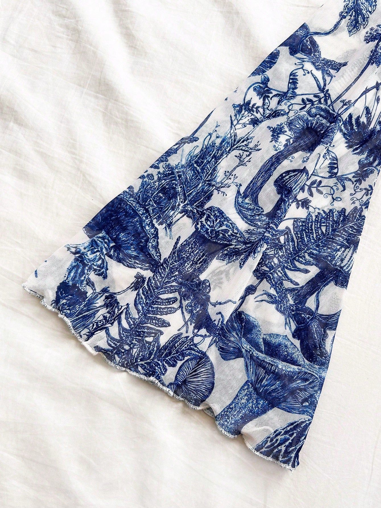 SHEIN WYWH Blusa corta de cuello de tortuga con mangas de campana estampada en azul y blanco, otoño