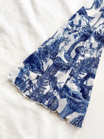 SHEIN WYWH Blusa corta de cuello de tortuga con mangas de campana estampada en azul y blanco, otoño
