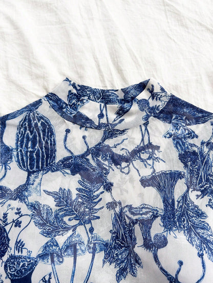 SHEIN WYWH Blusa corta de cuello de tortuga con mangas de campana estampada en azul y blanco, otoño