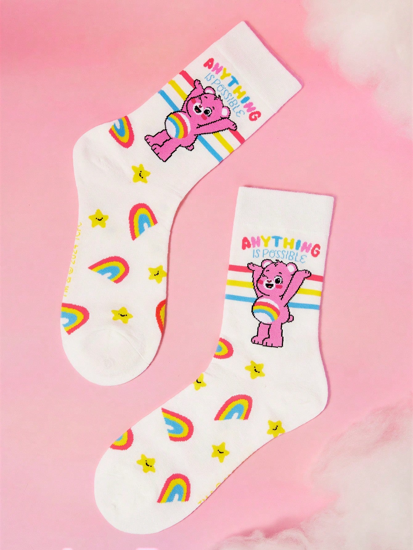 SHEIN X Care Bears 2 pares de calcetines de tripulación con estampado de oso de dibujos animados para mujeres
