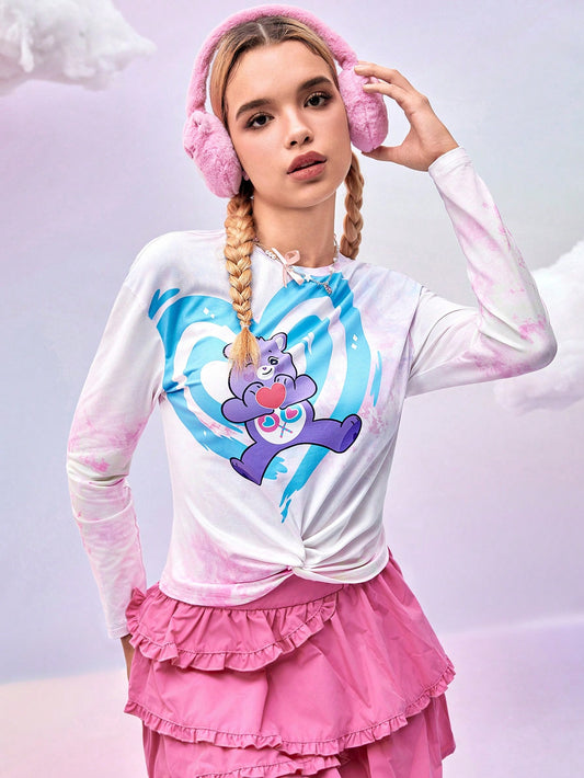 SHEIN X Care Bears DAYDREAMS AND ICE CREAMS 1 pieza Camiseta de manga larga de mujer de hombro caído con estampado de oso de dibujos animados y corazón, con dobladillo torcido, de diseñador