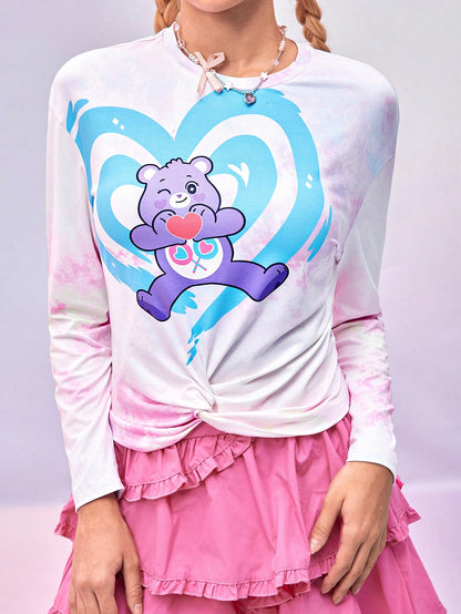 SHEIN X Care Bears DAYDREAMS AND ICE CREAMS 1 pieza Camiseta de manga larga de mujer de hombro caído con estampado de oso de dibujos animados y corazón, con dobladillo torcido, de diseñador