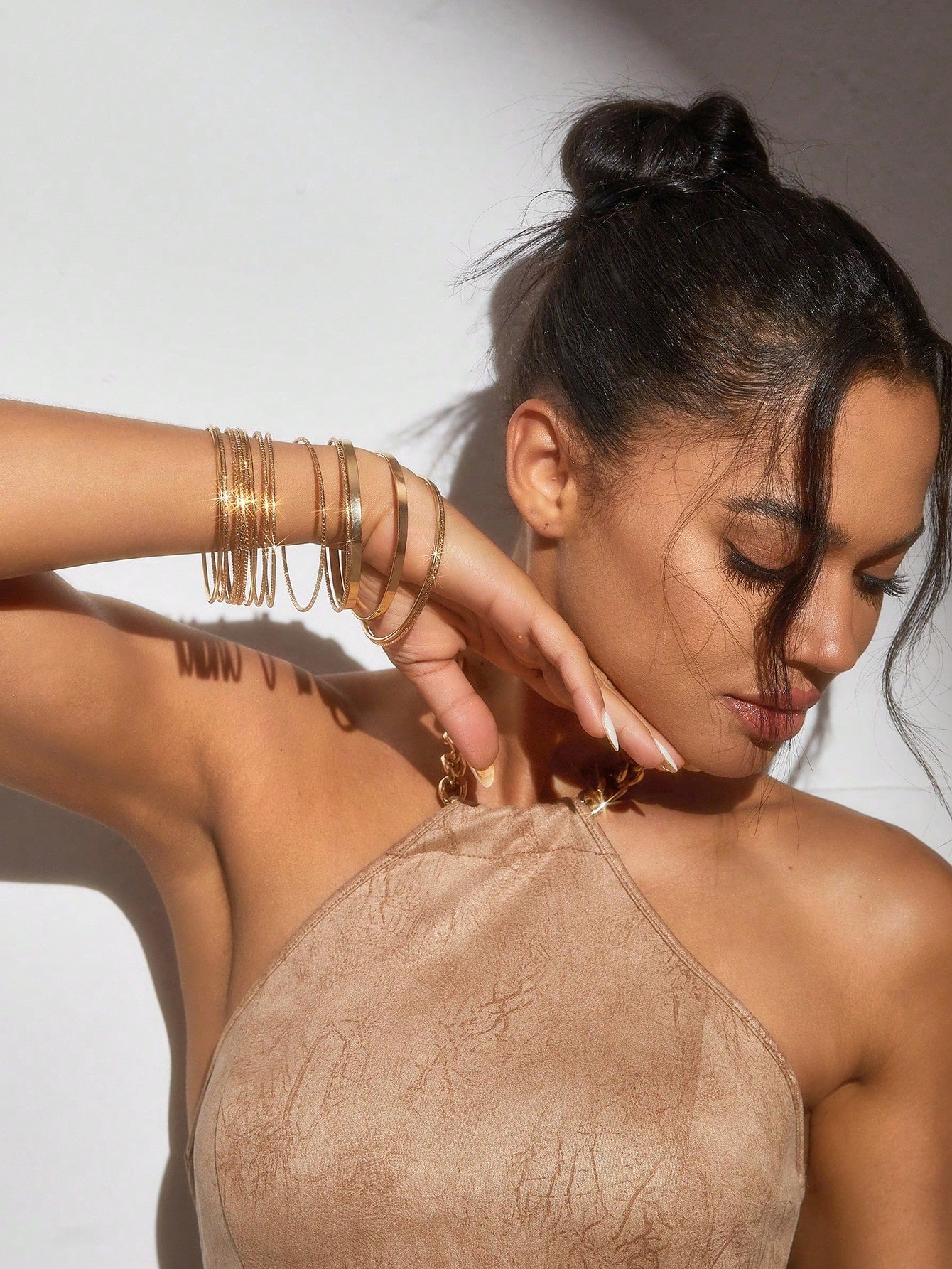 SHEIN X KAREN BARRERA SHEIN BAE 14 piezas Juego de brazaletes vintage exagerados asimétricos de puño ancho, dorado