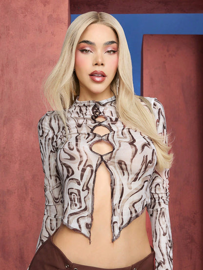 SHEIN X KeniaOs SHEIN ICON Camiseta corta asimétrica con estampado de mármol y abertura