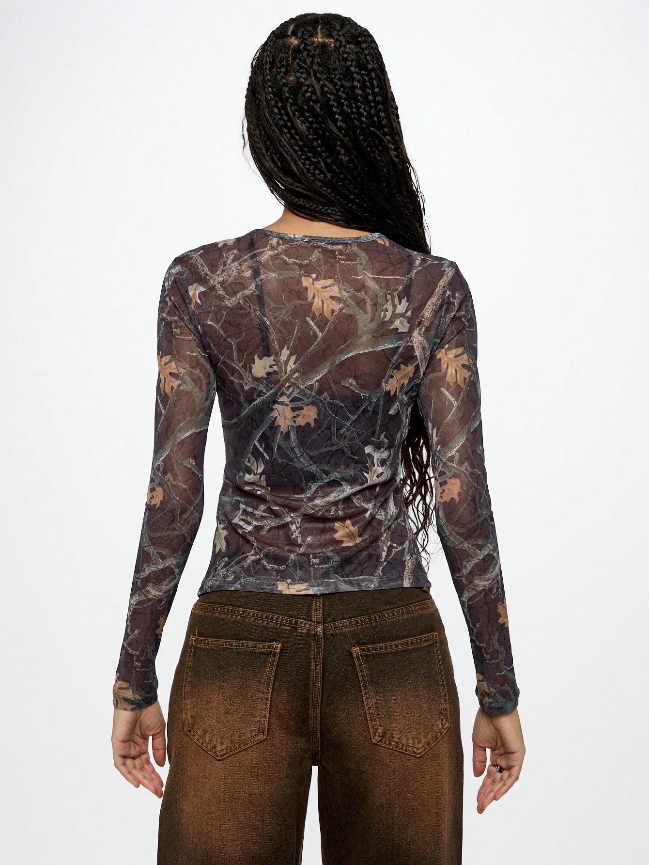 SUMWON WOMEN Capa base ajustada de manga larga con malla para la temporada de caza de otoño e invierno, con estampado de camuflaje para entornos naturales
