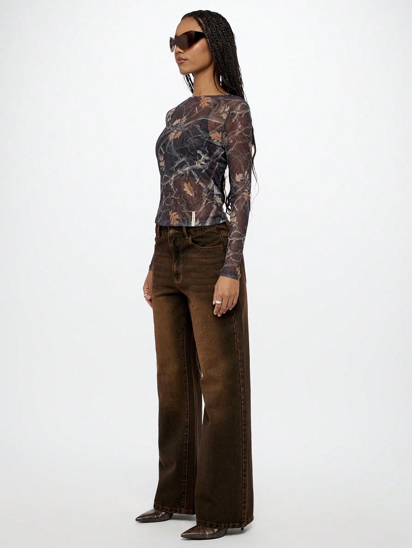 SUMWON WOMEN Capa base ajustada de manga larga con malla para la temporada de caza de otoño e invierno, con estampado de camuflaje para entornos naturales