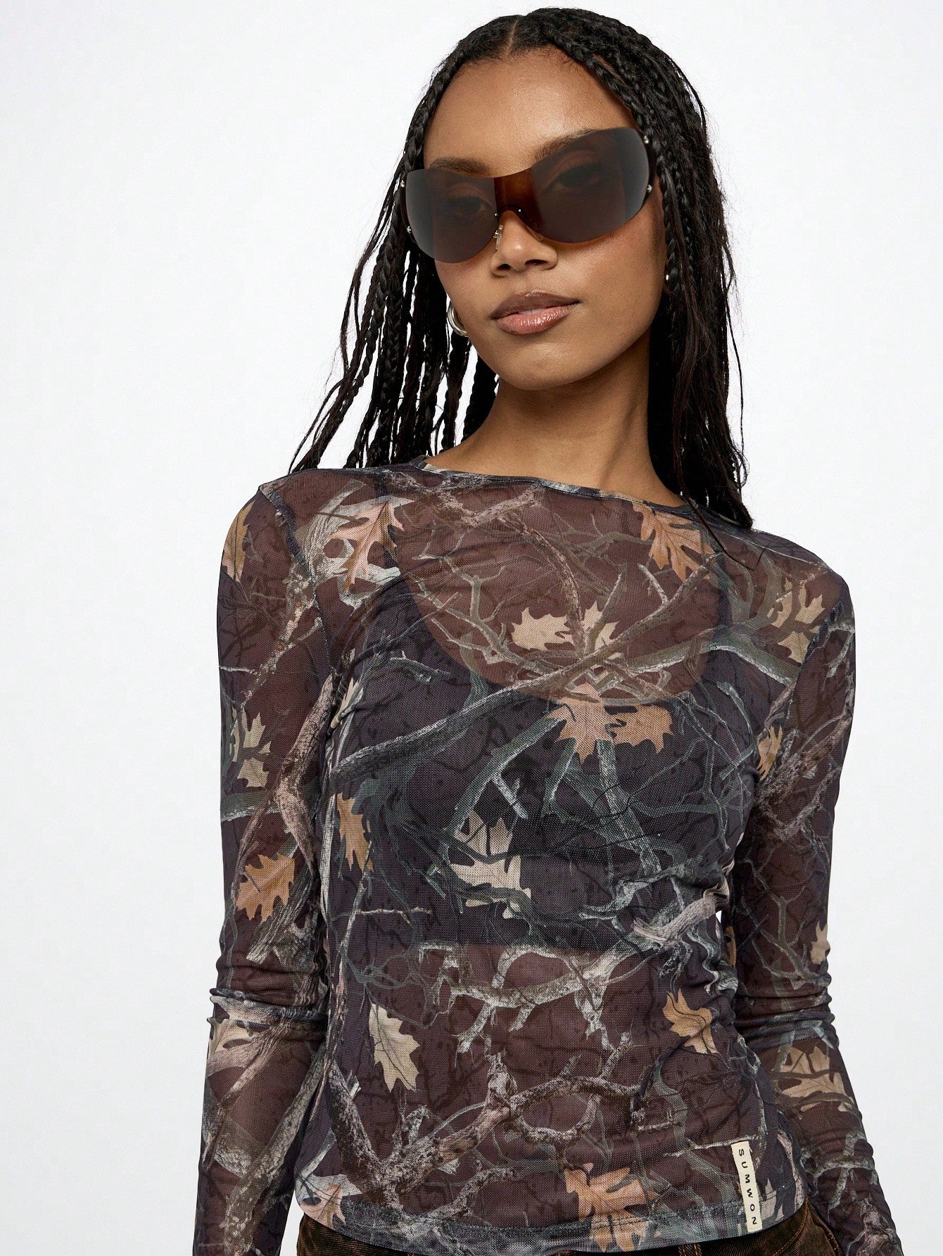 SUMWON WOMEN Capa base ajustada de manga larga con malla para la temporada de caza de otoño e invierno, con estampado de camuflaje para entornos naturales