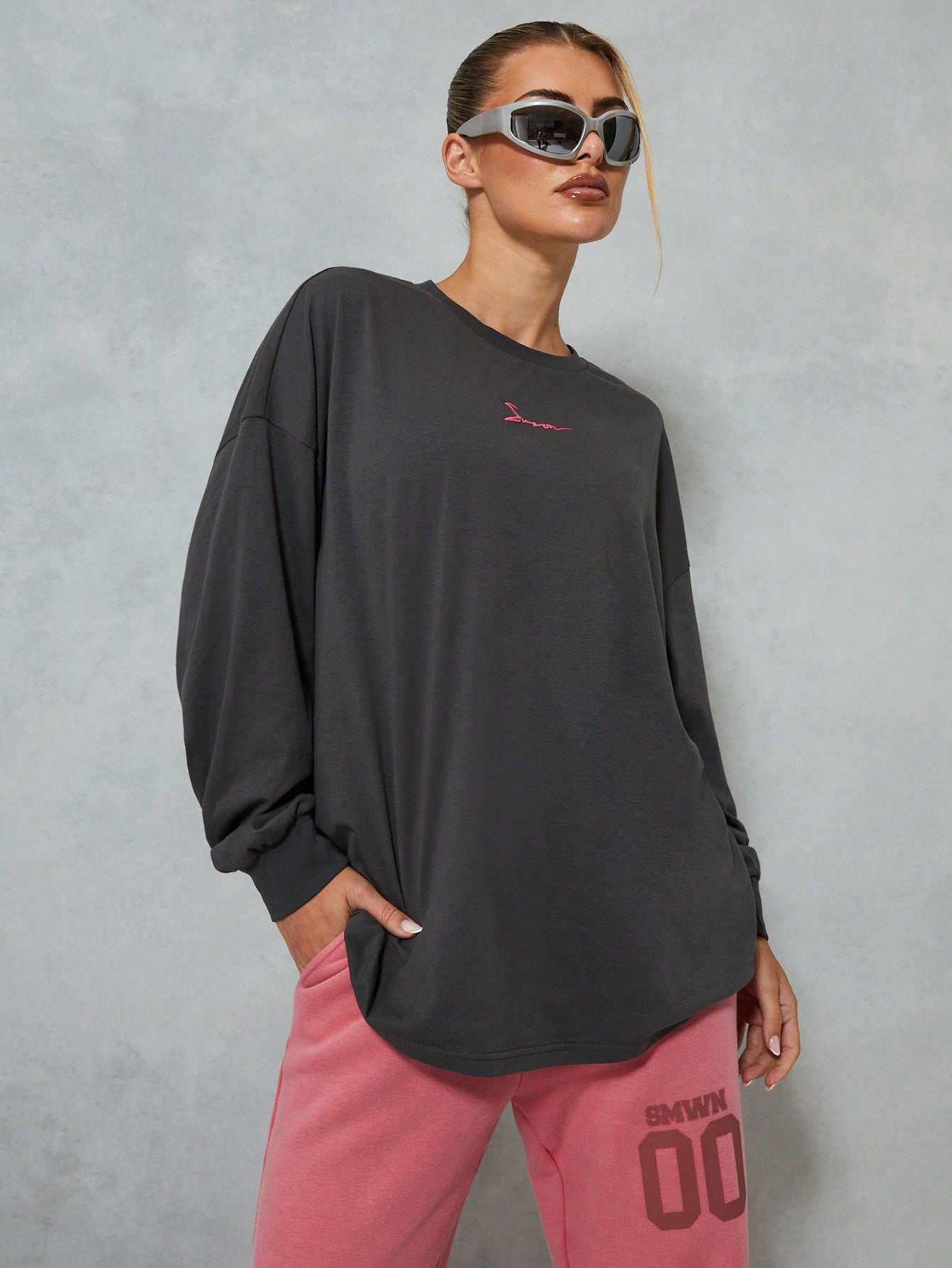 SUMWON WOMEN Sudadera de ajuste holgado con impresión de logotipo delantero