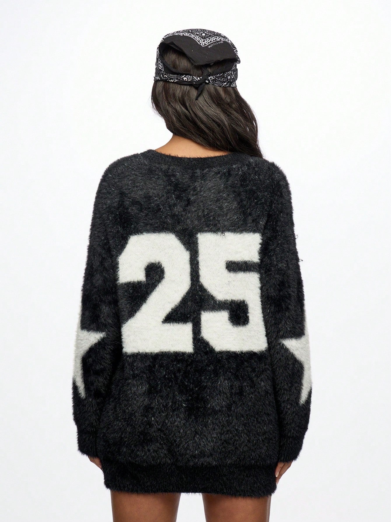 SUMWON WOMEN Sudadera de punto de invierno cálida y holgada, de estilo urbano casual, con manga larga, estampado de texto y fleece. Incluye pañuelo bandana