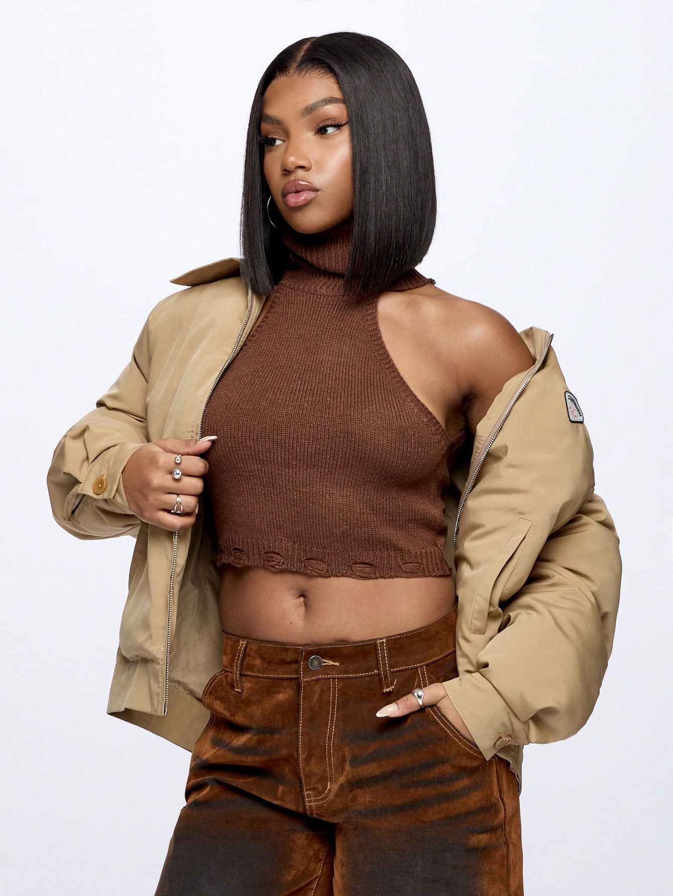 SUMWON WOMEN Top corto de cuello alto acanalado sin mangas con detalle de dobladillo texturizado, esencial de moda versátil de punto para otoño e invierno