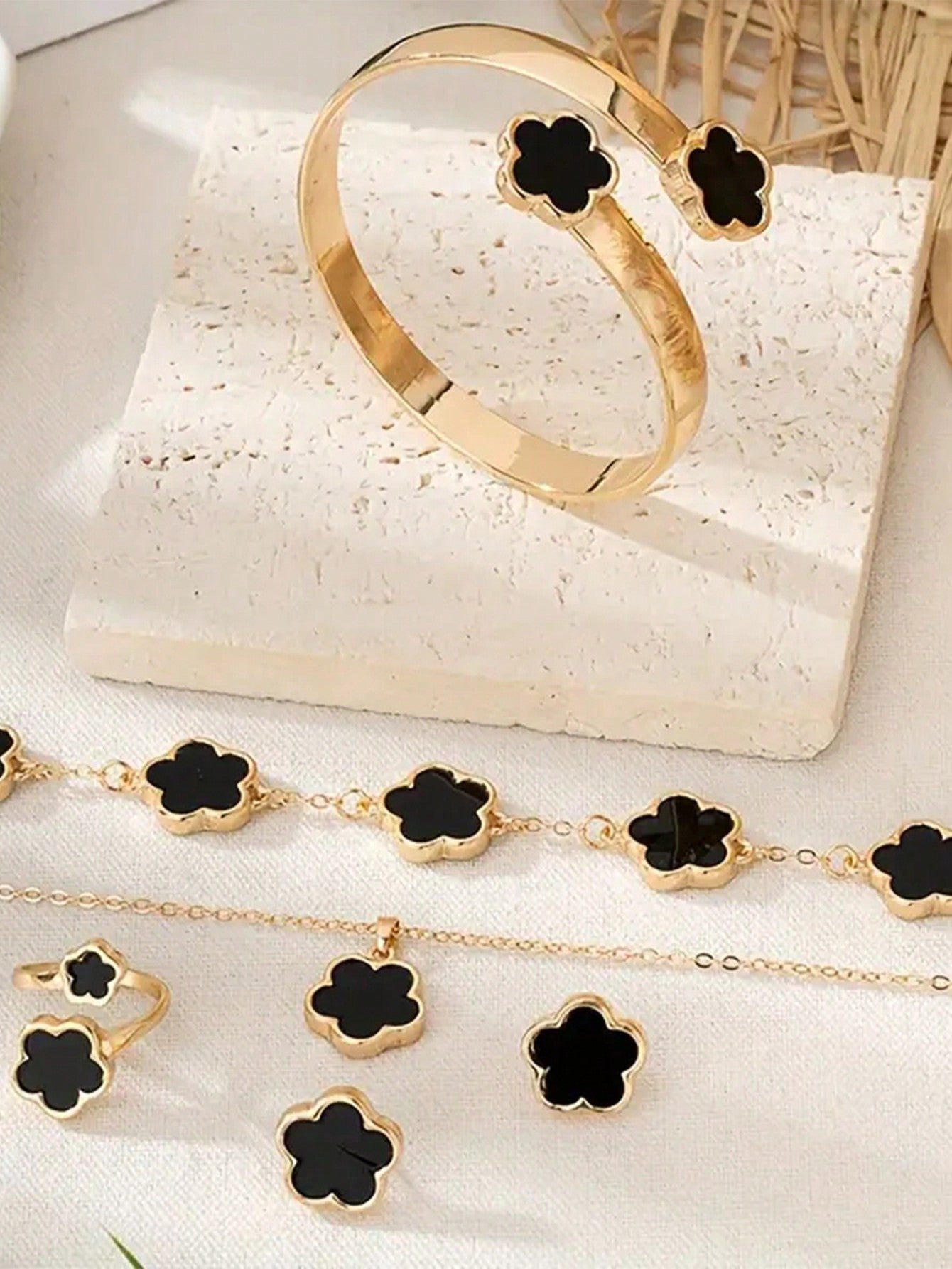 Set de 6 piezas de joyas con diseño floral de moda, incluye collar, pulsera, brazalete, anillo, aretes con diseño de flor de la suerte de aleación, regalo de moda para mujeres