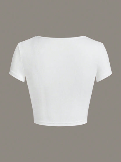 Sweetina Camiseta de manga corta ajustada blanca con detalle de fruncido alrededor del cuello, atuendos de verano casuales con estilo Y2K