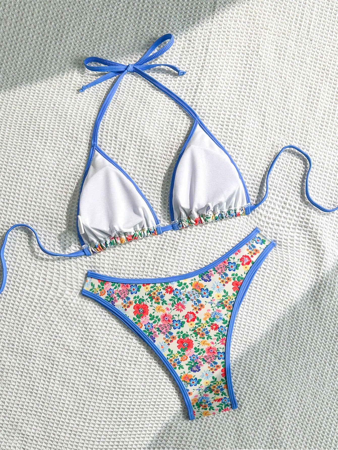 Sweetra Conjunto de bikini rosa con estampado floral diminuto para mujer