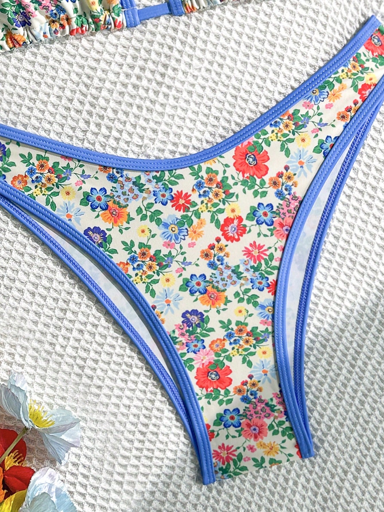 Sweetra Conjunto de bikini rosa con estampado floral diminuto para mujer