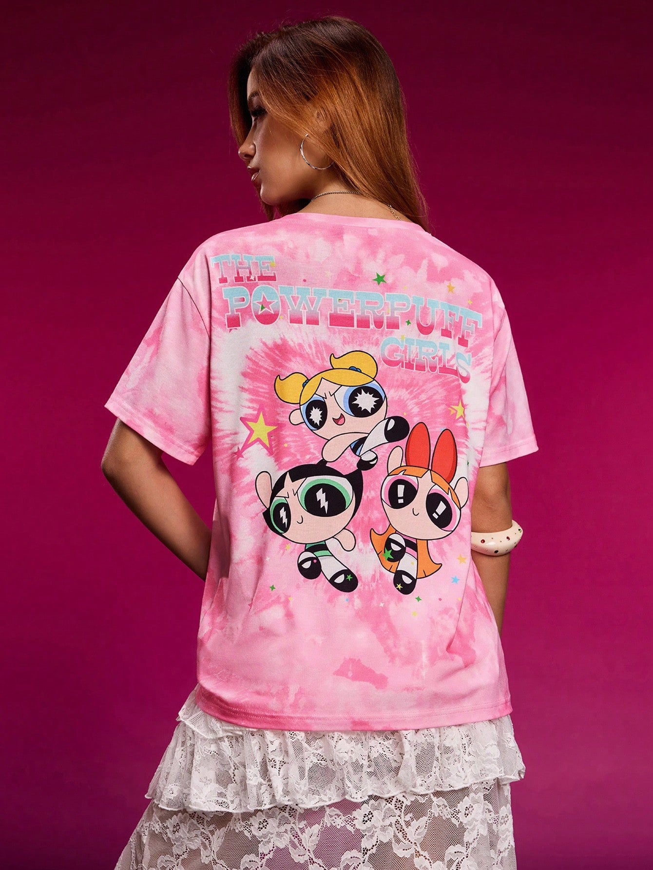 THE POWERPUFF GIRLS X SHEIN Camiseta de manga corta de ajuste holgado con estampado de letras y teñido anudado de estilo callejero casual para mujer, verano