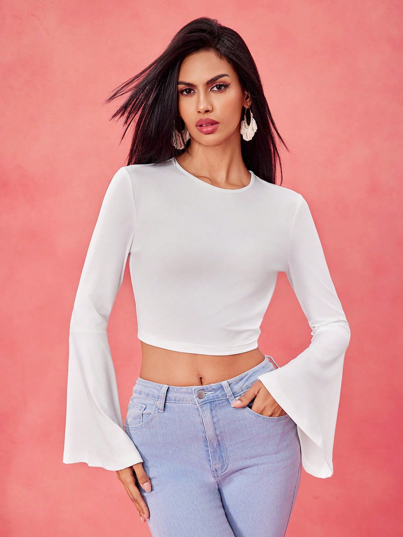 TWENTYONE Top casual blanco sólido con mangas acampanadas largas, ajustado y con espalda descubierta, para festival