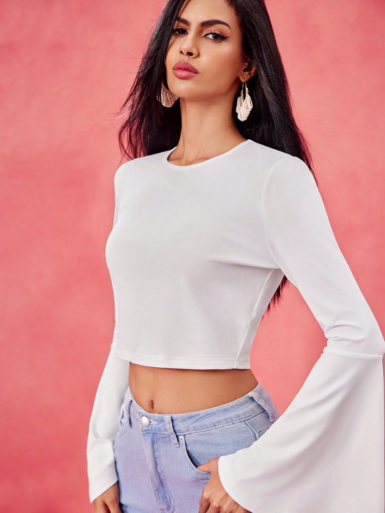TWENTYONE Top casual blanco sólido con mangas acampanadas largas, ajustado y con espalda descubierta, para festival