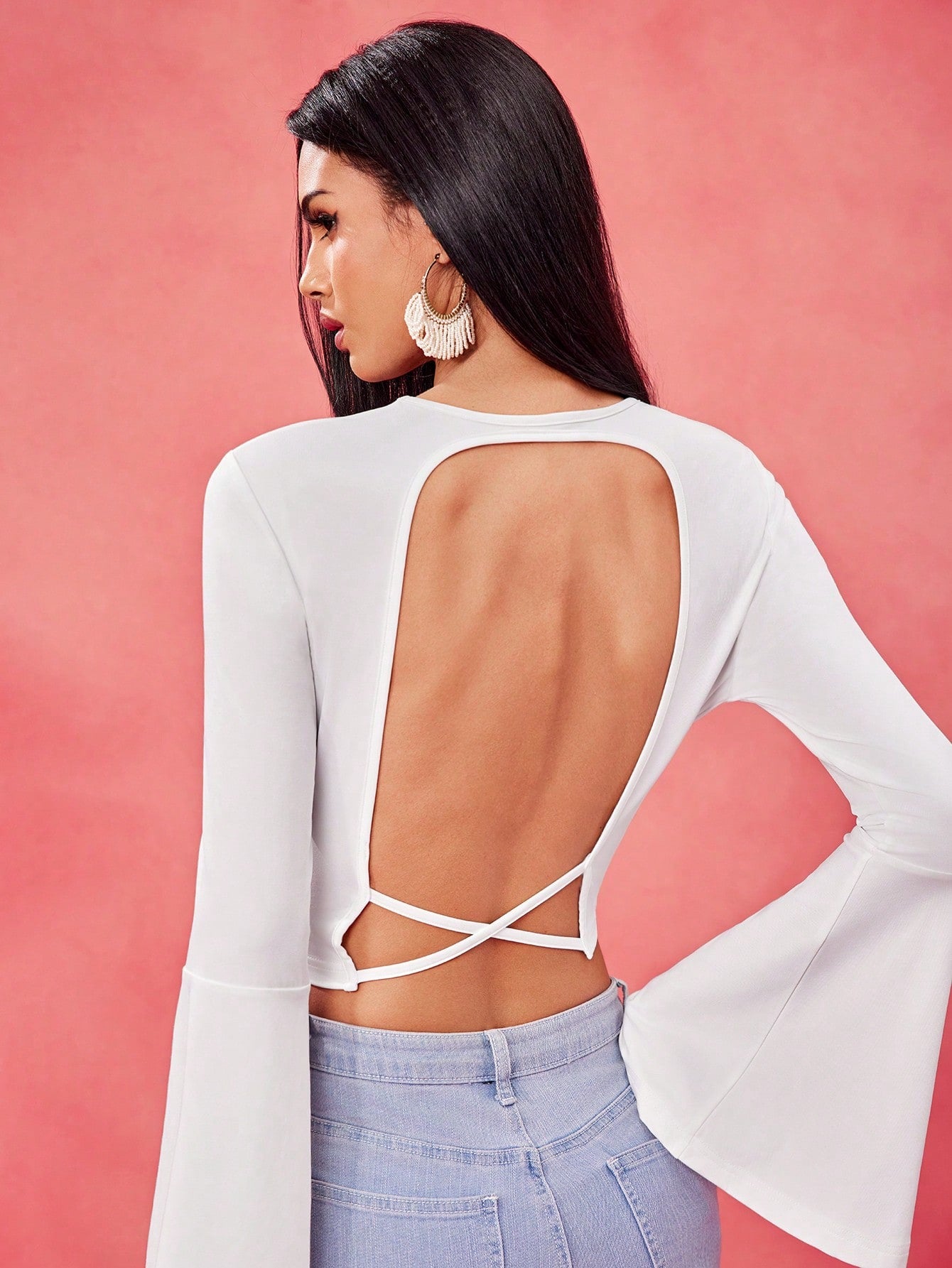 TWENTYONE Top casual blanco sólido con mangas acampanadas largas, ajustado y con espalda descubierta, para festival