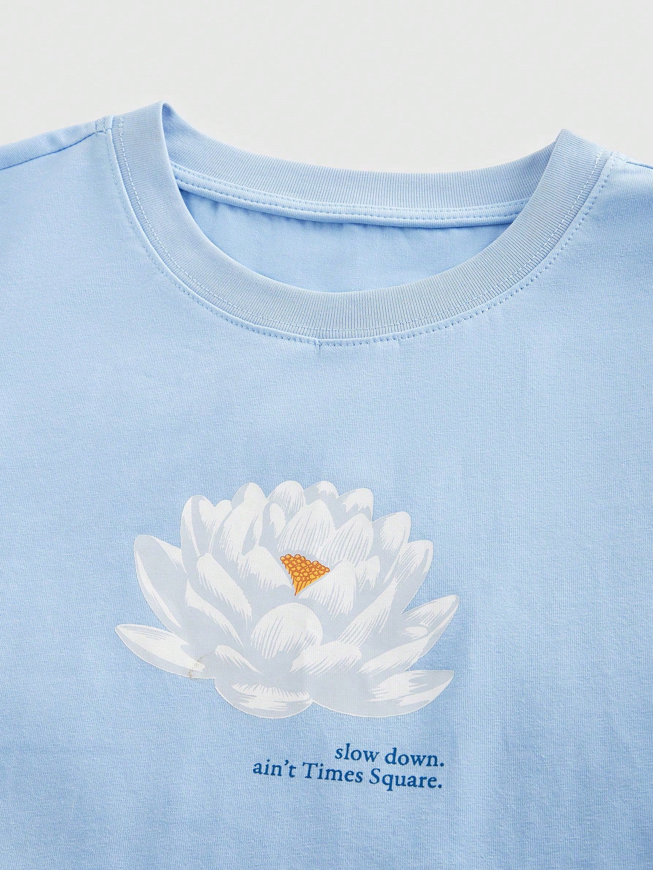 The White Lotus Camiseta de manga corta de cuello redondo ajustada con estampado floral para mujer