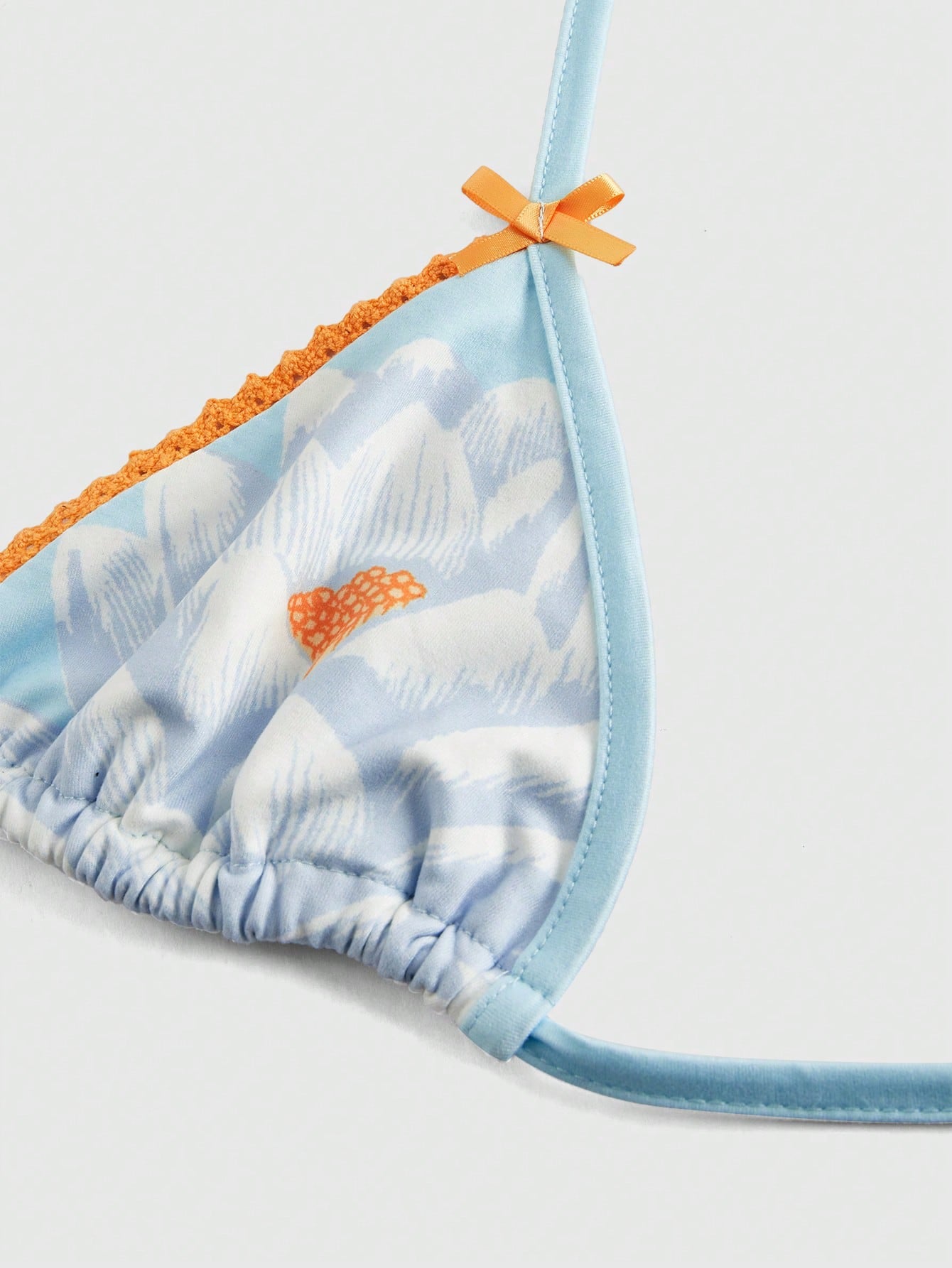 The White Lotus Parte superior halter sexy con espalda descubierta, adornada con encaje de contraste y estampado floral