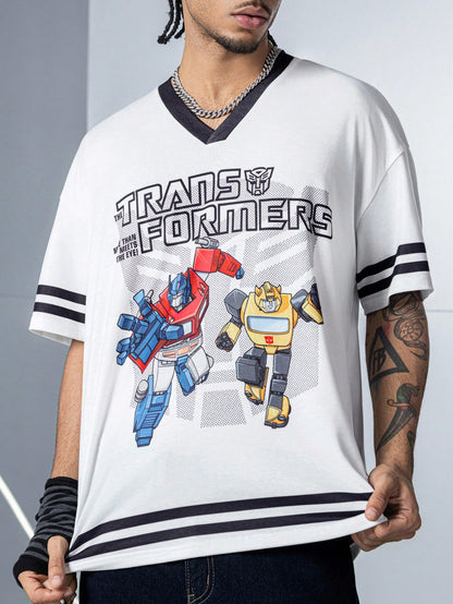 Transformers X SHEIN Camiseta de manga corta con cuello en V para hombres con estampado de letra y robot