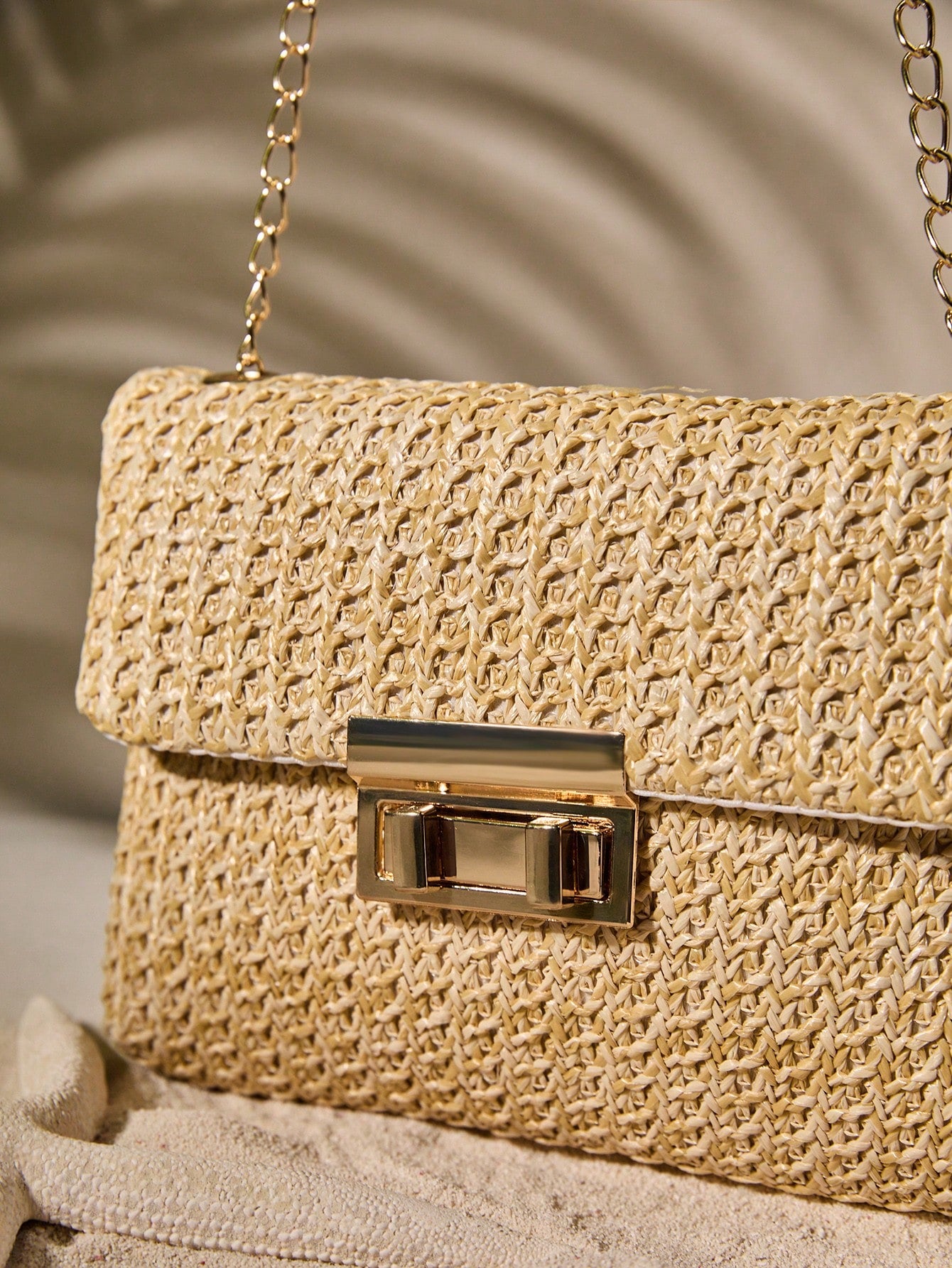 Tropiscape Bolso cruzado de unicolor dorado tejido a la moda, adecuado para el uso diario de las mujeres, que combina perfectamente con los atuendos de vacaciones. Vibraciones de vacaciones, relajación de vacaciones, pla