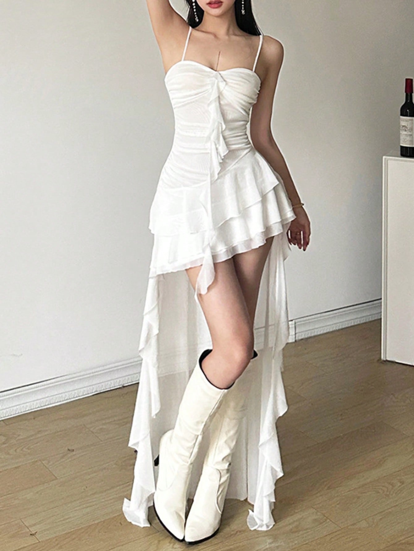 Vestido de tirantes ajustado de cintura alta de unicolor y deslumbrante con hombros descubiertos