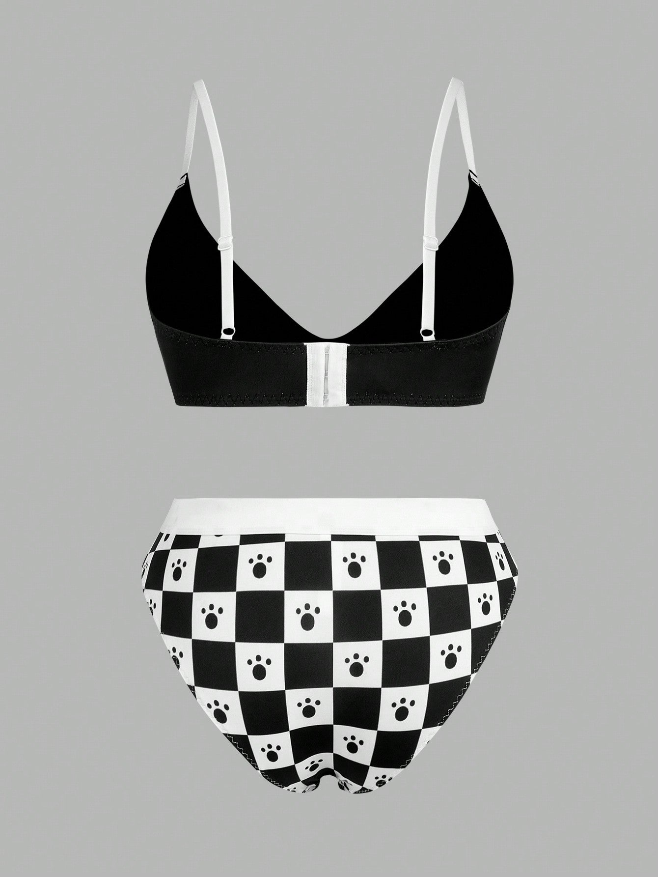 We Bare Bears X SHEIN Conjunto de sujetador inalámbrico y panty de talla grande con estampado gráfico de dibujos animados en blanco y negro a cuadros