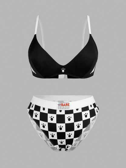 We Bare Bears X SHEIN Conjunto de sujetador inalámbrico y panty de talla grande con estampado gráfico de dibujos animados en blanco y negro a cuadros