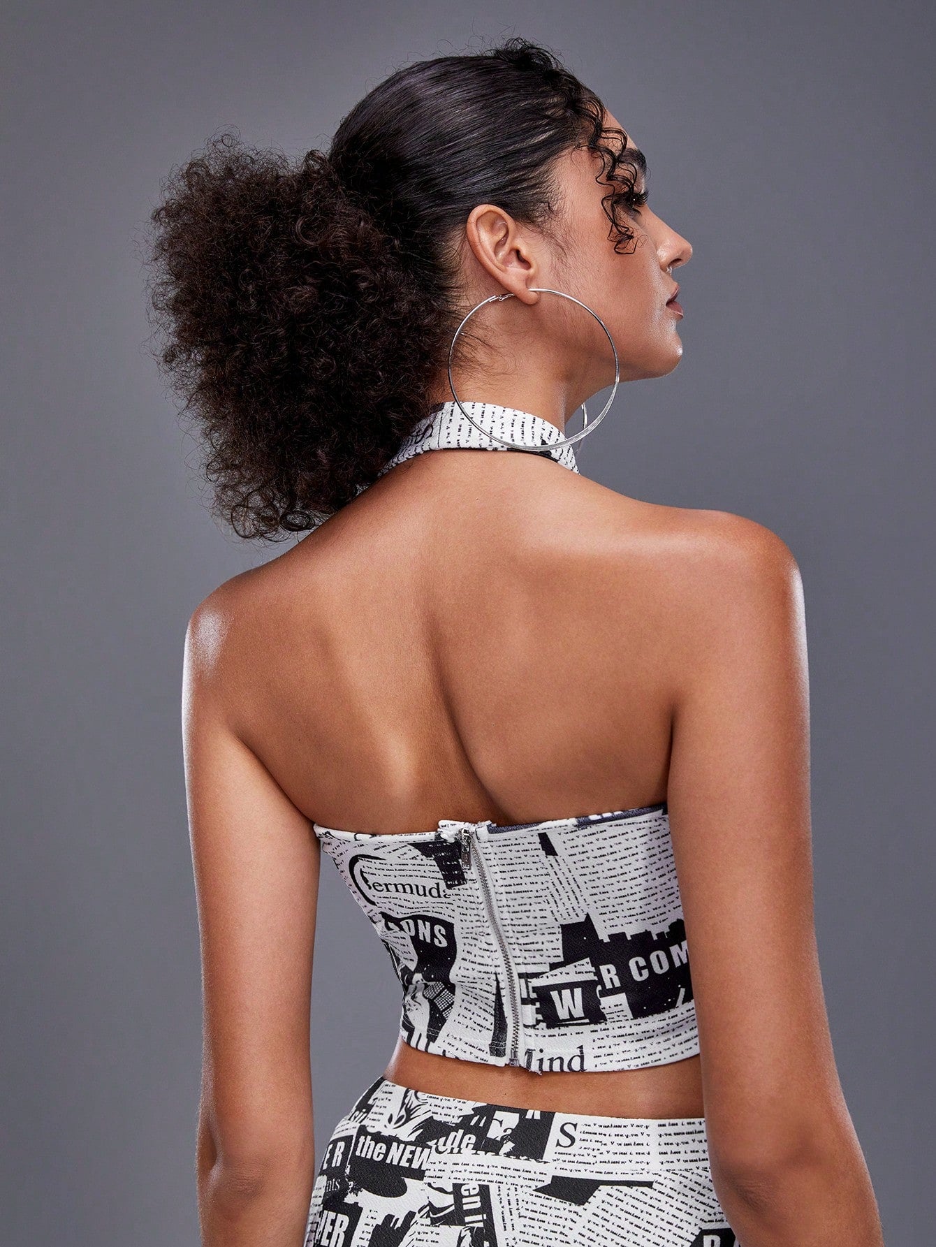 thegypsygoddess Top corto sin mangas estilo Y2K con estampado y diseño de cuello halter para mujeres